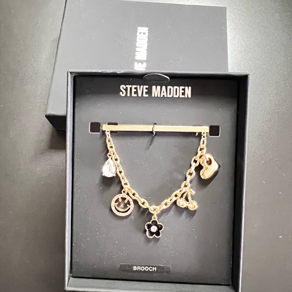 NWT Steve Madden Happy Face Charm Dangle Brooch